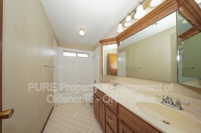 Building Photo - 160 N Lakeside Terrace