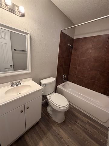 Building Photo - 3402 Green Hill Dr