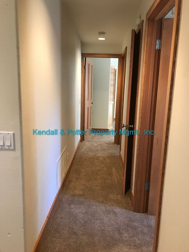 Building Photo - Unique Yacht Harbor 3bed/2bath Home with S...