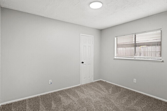 Building Photo - 7215 Trogon Ln