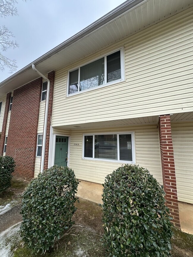 Building Photo - 2365 Champion Ct