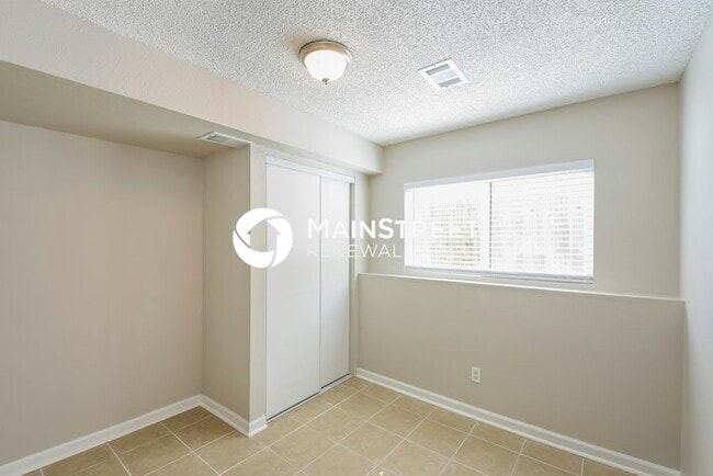 Building Photo - 5 Bedroom Pet-Friendly Home in AURORA, CO ...