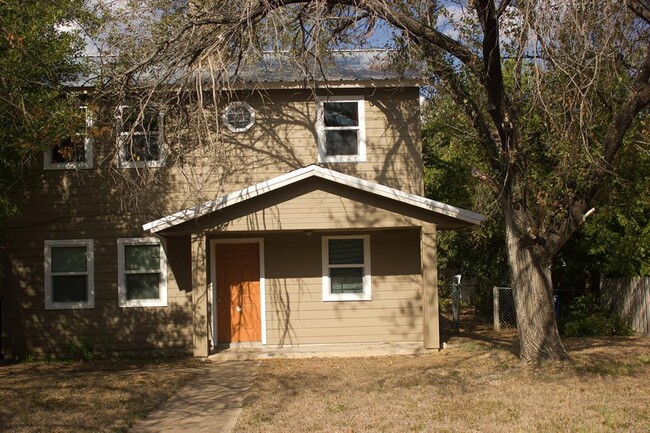 Primary Photo - 2100 E Stassney Ln