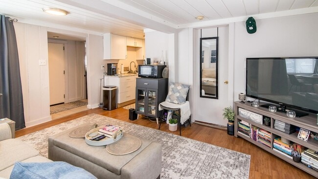 Building Photo - 11291 E Shore Dr