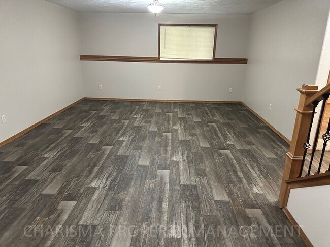 Building Photo - 4 BEDROOM, 2 BATH TOWN HOME, PET FRIENDLY, AMENITY FILLED, DOUBLE ATTACHED GARAGE!