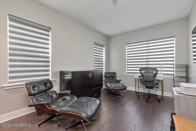 Building Photo - 29 Midway Rd N