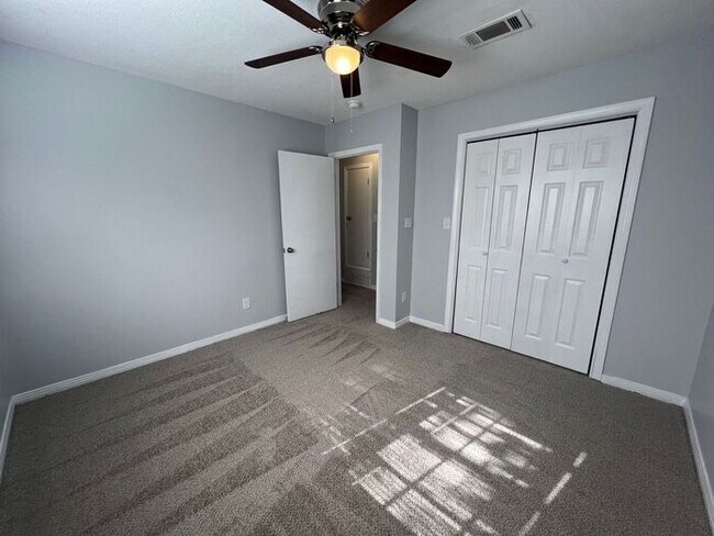 Building Photo - Pensacola - 2 Bedroom, 1 Bathroom - lawn care included