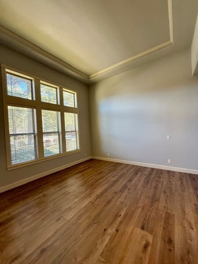 Building Photo - Stunning 4-Bedroom Aspen Rim Home in Bend!