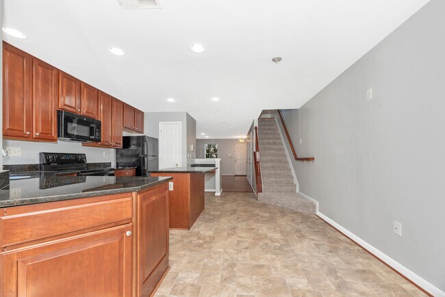Building Photo - 618 Cawley Dr