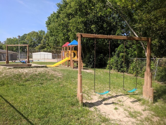 Building Photo - 1000 Pembrook Dr