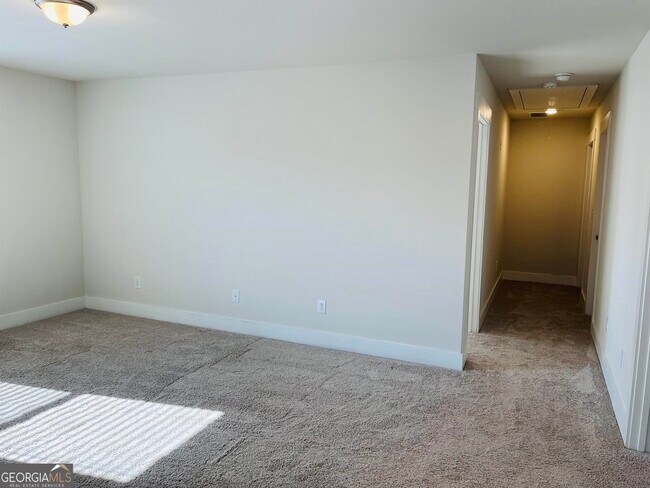 Building Photo - 371 Crestbrook Ln