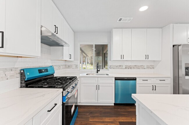 Building Photo - 2 Dewthread Ct