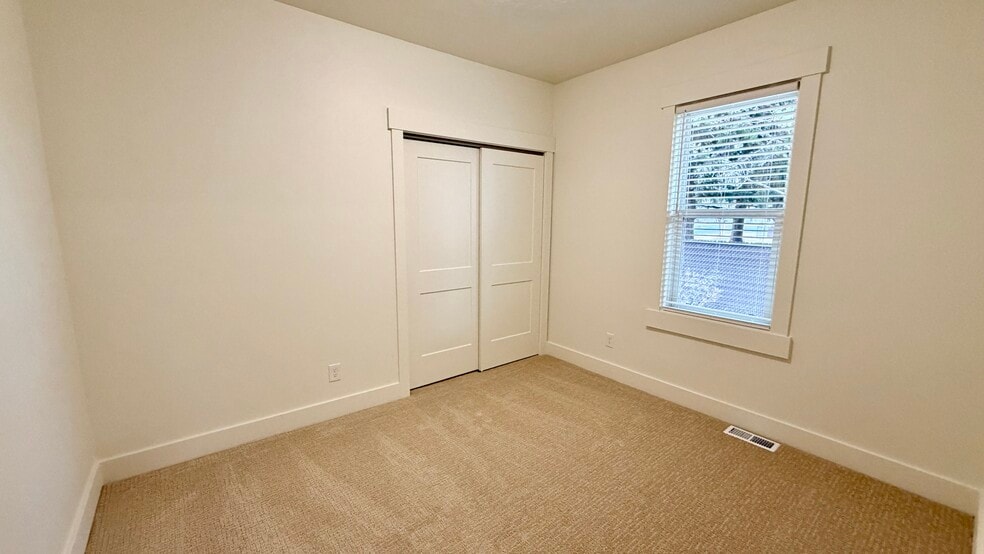 Building Photo - 145 N Byron Ave