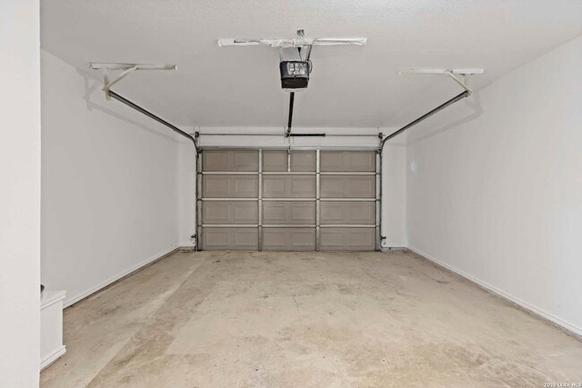 Building Photo - 3045 Pine Valley Dr