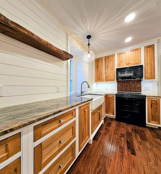 Building Photo - 105 S Windy Mansion Rd