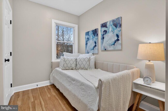 Building Photo - 212 36th St NE