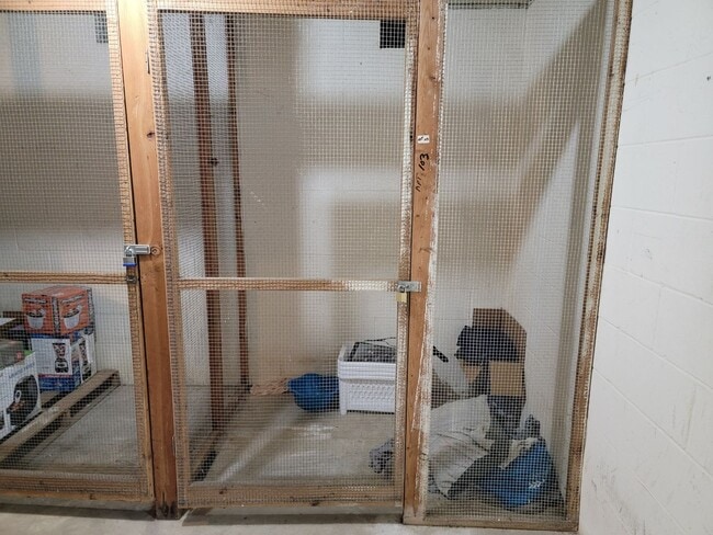 Building Photo - Renovated 2 Bedroom Apartment Conveniently...
