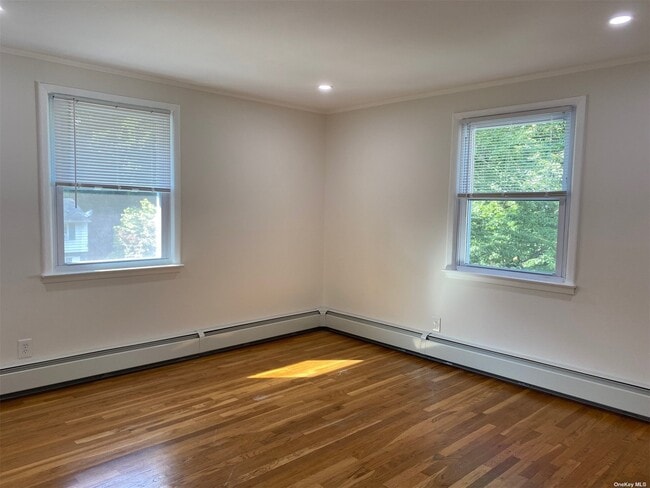 Building Photo - 46 Roosevelt Ave