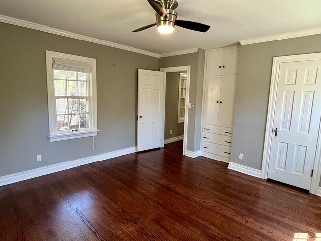 Building Photo - Super Cute 2 Bedroom 1 Bath!!
