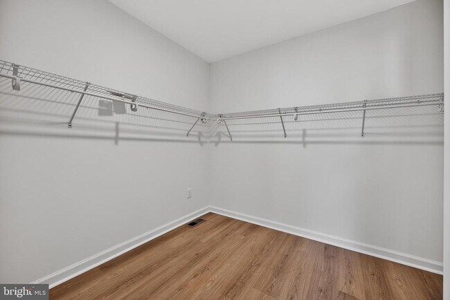 Building Photo - 221 Spring Race Ct