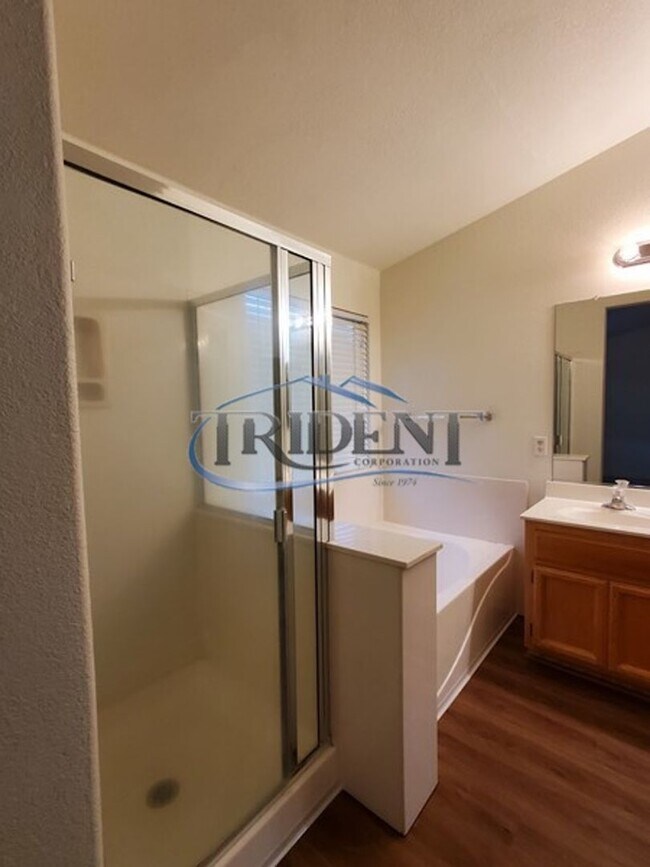 Building Photo - 4 bedroom 2 bath near schools and parks