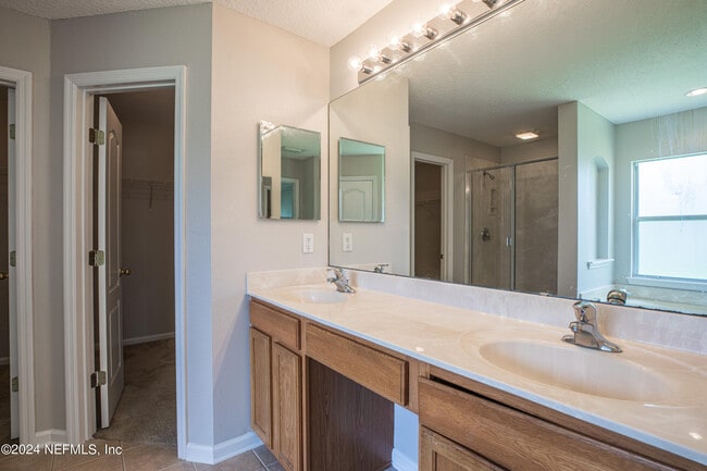 Building Photo - 6567 Chester Park Dr