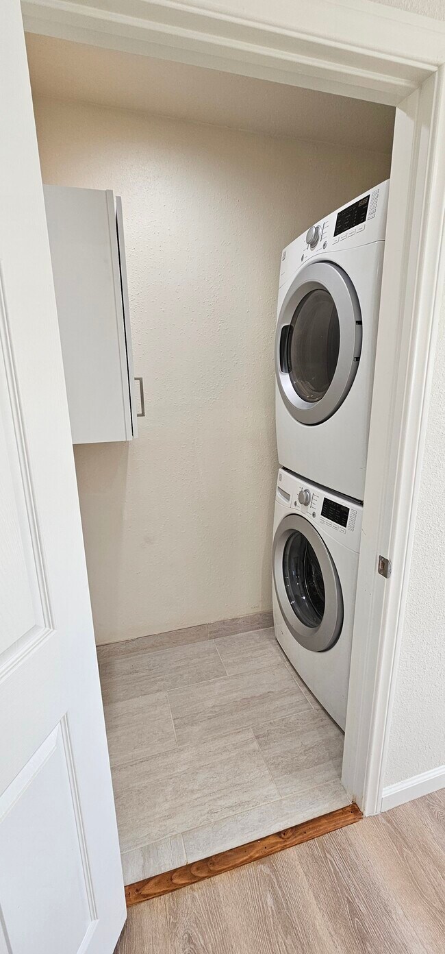 Building Photo - 6201 Jackie Ave