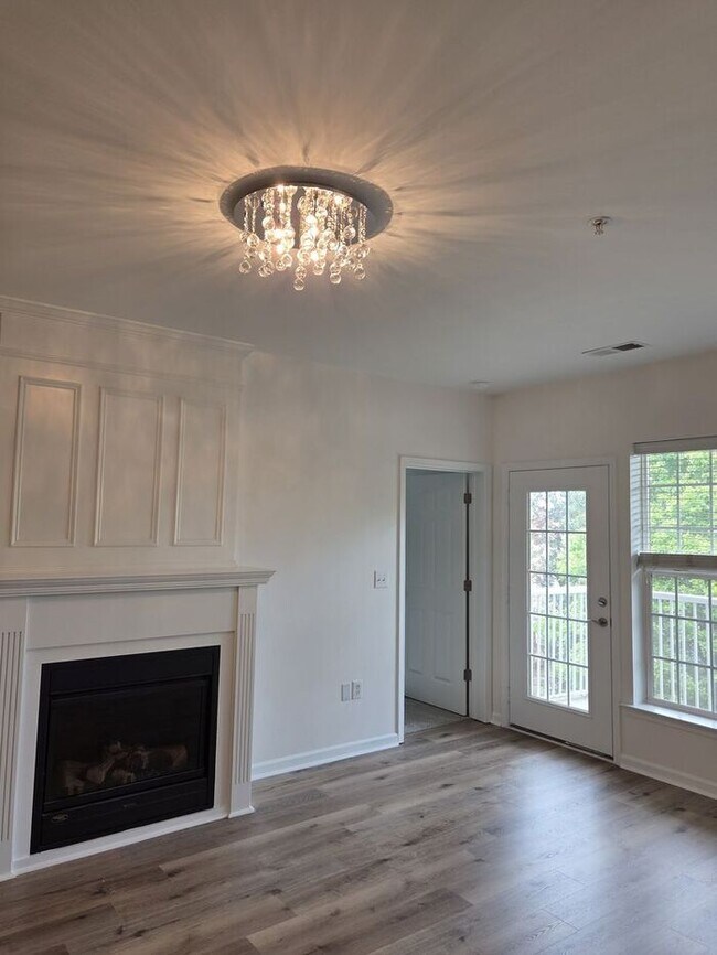 Building Photo - Well maintained 2 br 2 ba condo in the gat...