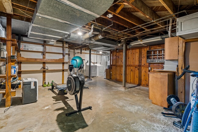 Building Photo - 113 Crestmere Ave