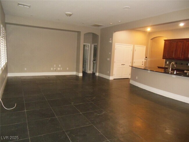 Building Photo - 10390 Blue Ginger Dr