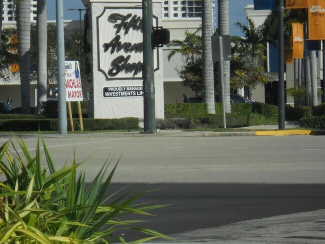 Building Photo - 250 NE 20th St