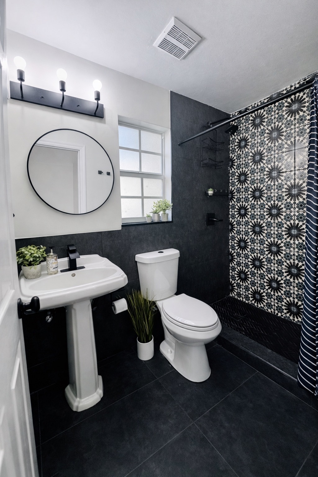 Building Photo - 1012 NE 17th Ct