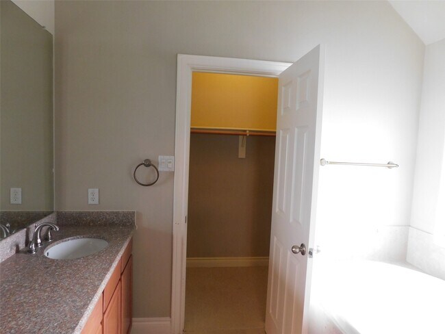 Building Photo - 2615 Starboard Point Dr