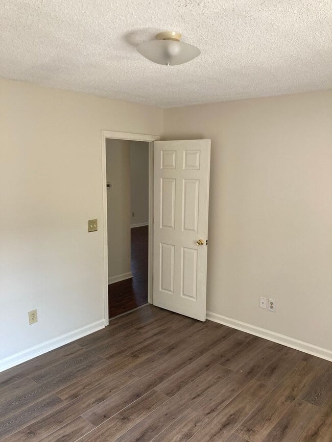 Building Photo - 2/1 Apartment in East Rome- $950