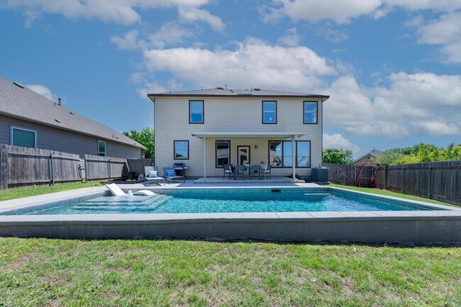 Building Photo - 5812 Pescia St