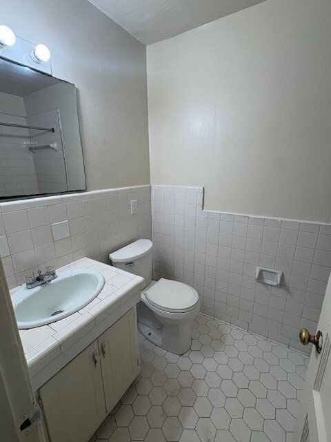 Building Photo - 503 Battle St