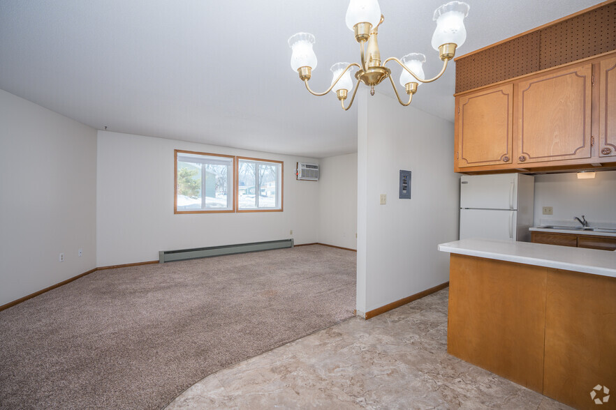 Interior Photo - 505 15th Ave SW