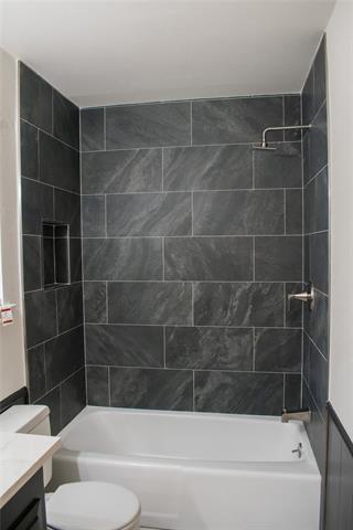 Building Photo - 2808 Peachtree Ln