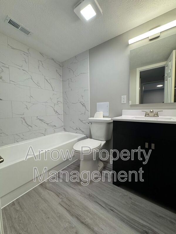 Building Photo - 5725 S 14th St