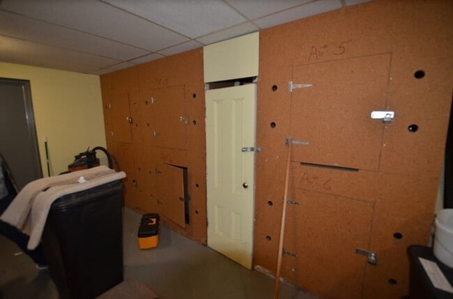 Building Photo - 594 Franklin St