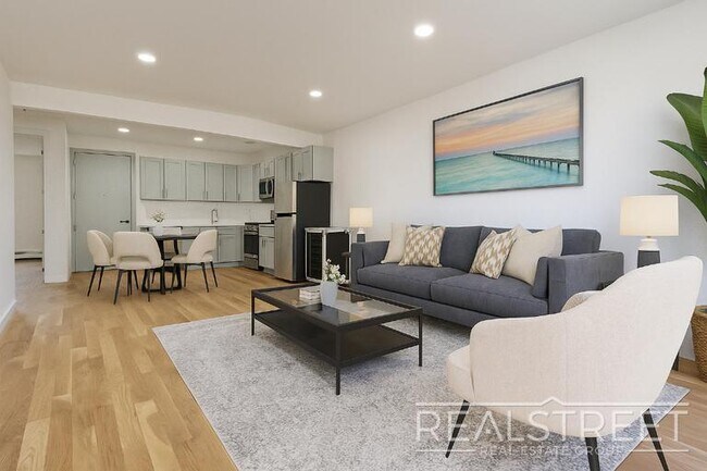 Building Photo - Brand New 4BD/2BA Penthouse with Skylight,...