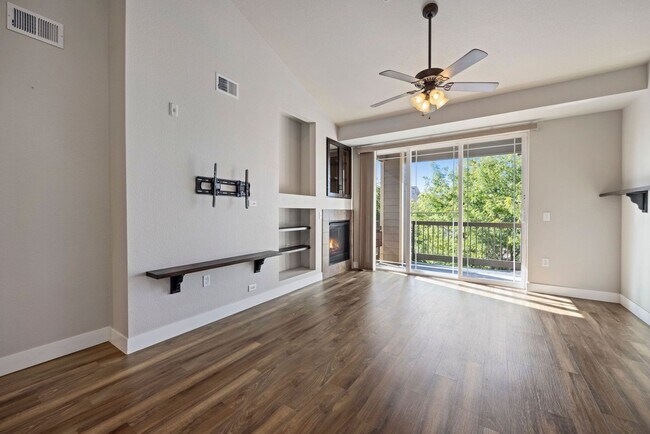 Building Photo - Bright 2 Bed, 2 Bath Condo in Fort Collins!!
