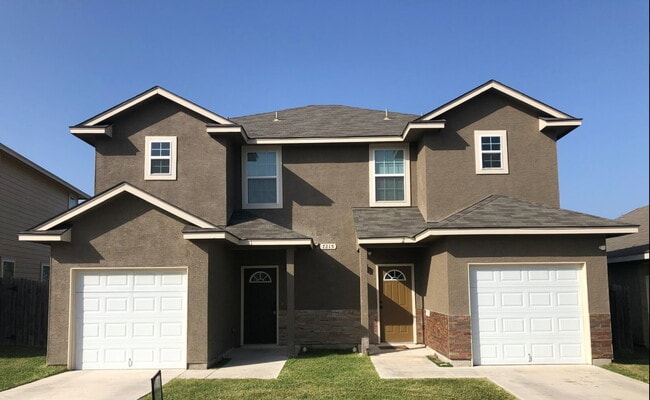 Primary Photo - "Spacious 3-Bedroom Condo Oasis with 2.5 B...