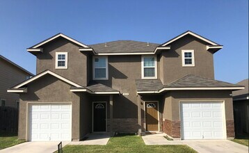 Building Photo - "Spacious 3-Bedroom Condo Oasis with 2.5 B...