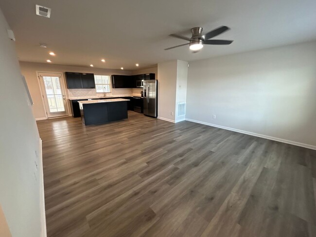 Building Photo - *Move in Special* 4 Bedroom | 2.5 Bath Hom...