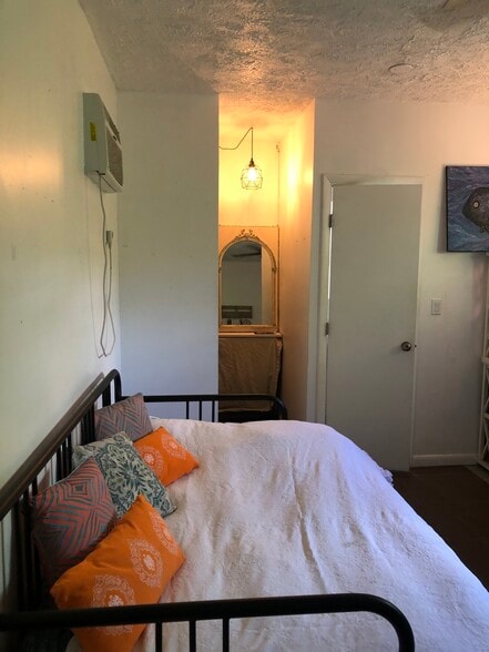 Building Photo - 1516 SW 12th St