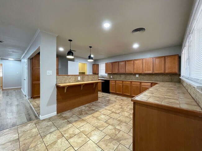 Building Photo - Your Perfect Ranch-Style Retreat – Big Spring’s Best-Kept Secret!