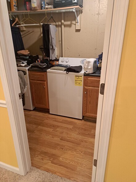 Building Photo - 1990 Middlebury Dr