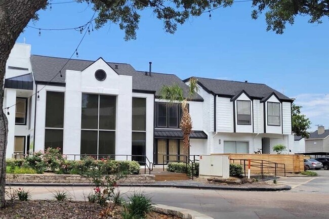 Building Photo - 4400 Memorial Dr
