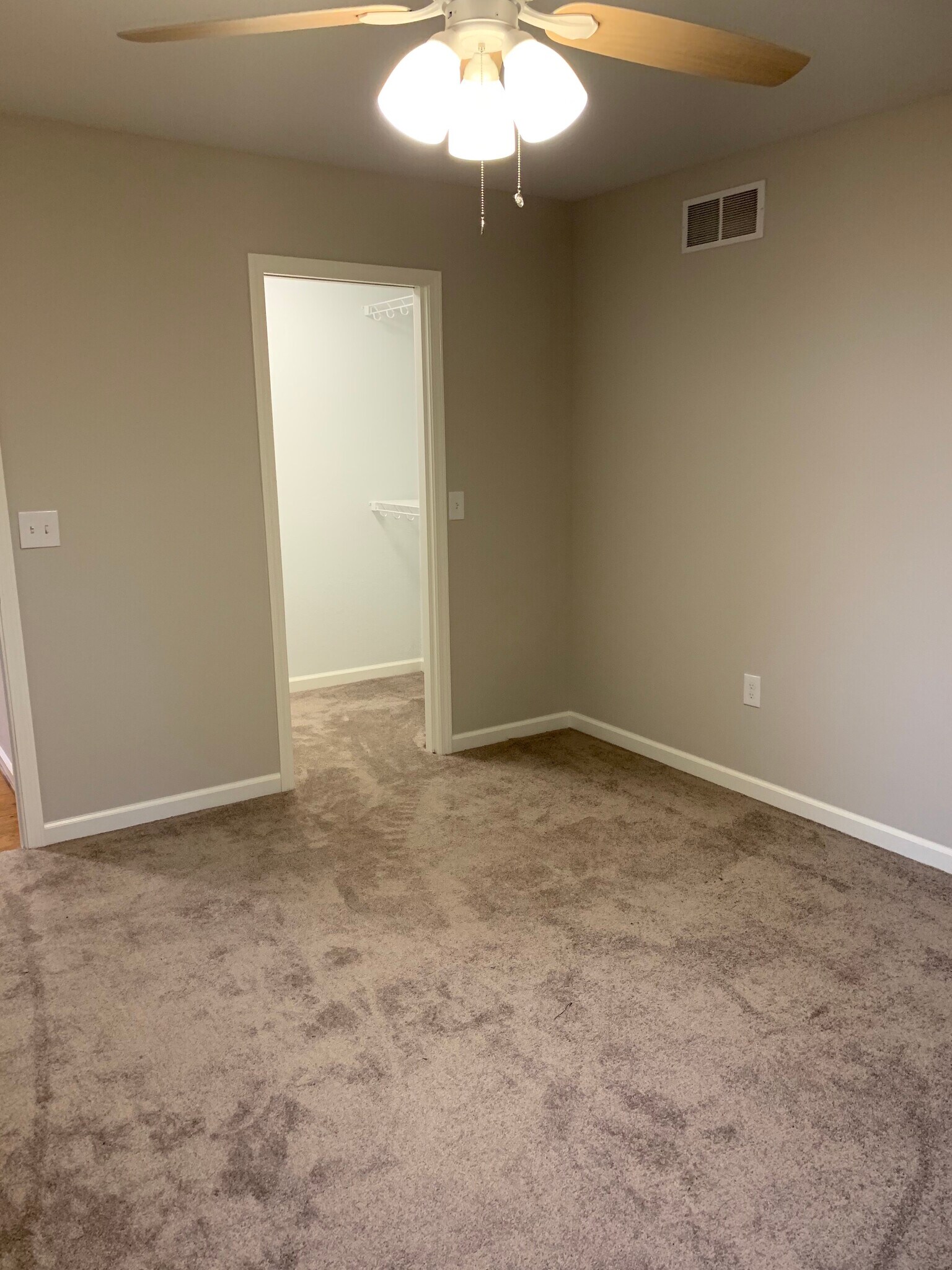 Main Bedroom - 100 Covington Cove